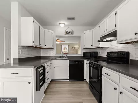 Kitchen - 3914 Cutty Sark Rd, Middle River, MD 21220 photo 2 of 5