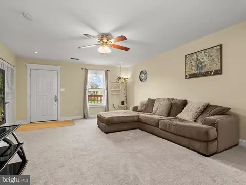 Living - 3914 Cutty Sark Rd, Middle River, MD 21220 photo 1 of 4