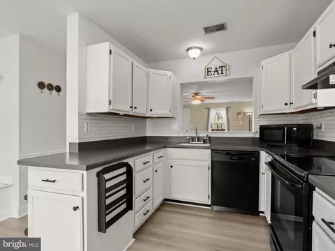 Kitchen - 3914 Cutty Sark Rd, Middle River, MD 21220 photo 1 of 5