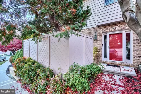 12 Hampshire Woods Ct, Towson, MD 21204
