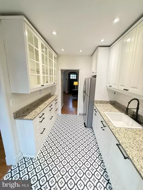 303 Dumbarton Rd, Baltimore, MD 21212 photo 3