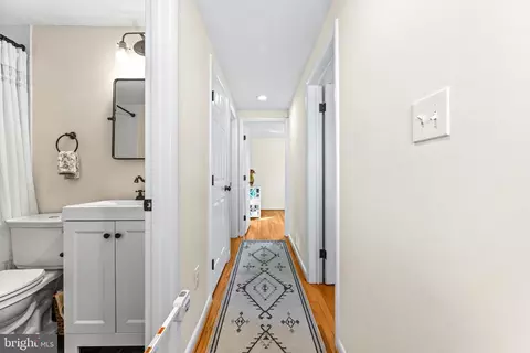 Entry Way - 519 Dunkirk Rd, Baltimore, MD 21212 photo 1 of 1