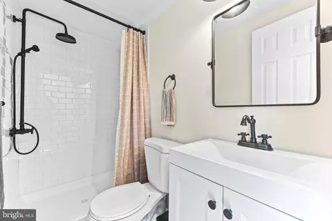 Bath - 519 Dunkirk Rd, Baltimore, MD 21212 photo 3 of 4