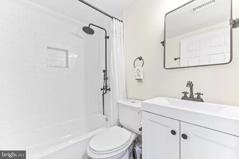 Bath - 519 Dunkirk Rd, Baltimore, MD 21212 photo 2 of 4