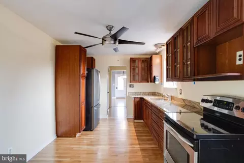 Entry Way - 8617 Windsor Mill Rd, Windsor Mill, MD 21244 photo 6 of 10