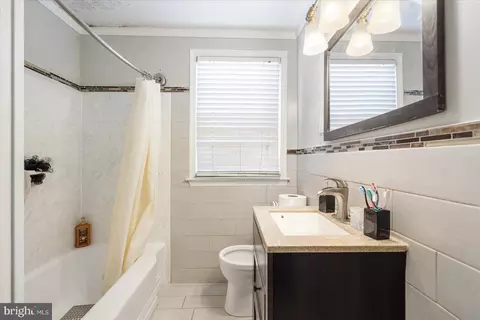 Bath - 1826 Weyburn Rd, Rosedale, MD 21237 photo 1 of 2