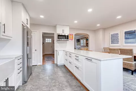 Kitchen - 152 Brandon Rd, Baltimore, MD 21212 photo 6 of 9