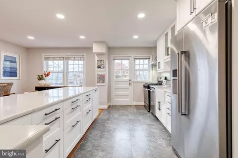 Kitchen - 152 Brandon Rd, Baltimore, MD 21212 photo 7 of 9