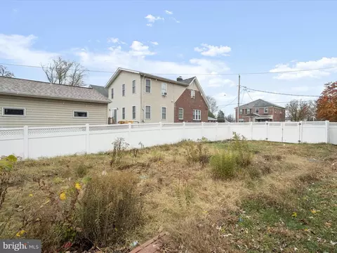 Exterior - 210 Lavern Ave, Halethorpe, MD 21227 photo 6 of 16