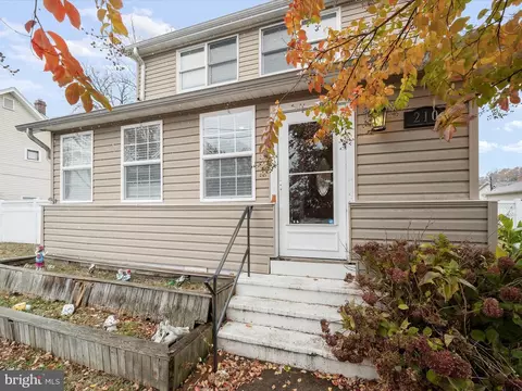 210 Lavern Ave, Halethorpe, MD 21227