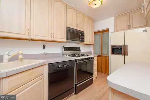 Kitchen - 7809 E Baltimore St, Baltimore, MD 21224 photo 2 of 2