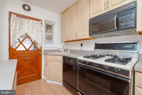 Entry Way - 7809 E Baltimore St, Baltimore, MD 21224 photo 4 of 5