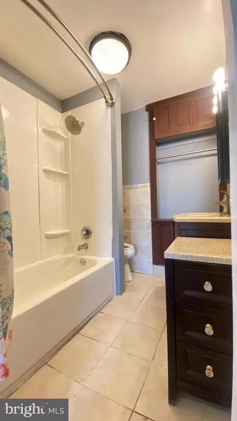 Bath - 200 Colgate Ave, Dundalk, MD 21222 photo 1 of 2