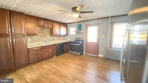 Entry Way - 200 Colgate Ave, Dundalk, MD 21222 photo 7 of 9