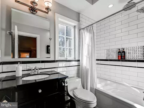 Bath - 7 Foundry Ct, Hunt Valley, MD 21030 photo 6 of 8