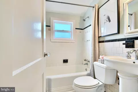Bath - 1930 Frames Rd, Dundalk, MD 21222 photo 2 of 5