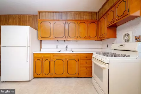 2405 Oak Manor Rd, Sparrows Point, MD 21219 photo 10