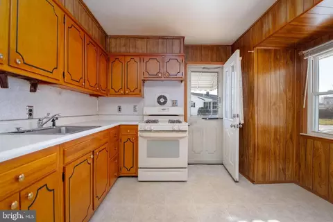 2405 Oak Manor Rd, Sparrows Point, MD 21219 photo 9