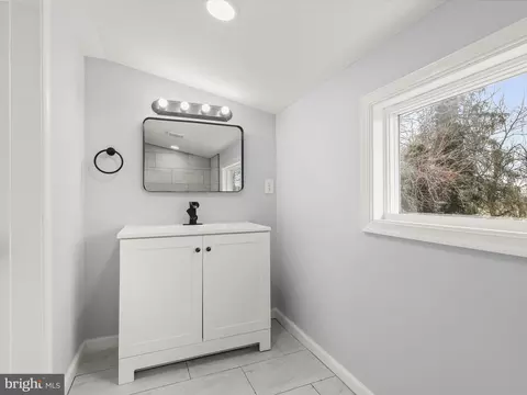 8002 Langdon Ln, Baltimore, MD 21206 photo 27