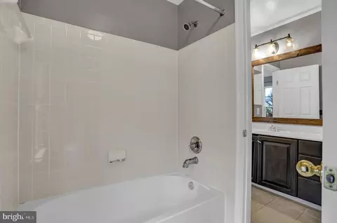 Bath - 2000 Thistlewood Rd, Baltimore, MD 21209 photo 4 of 7