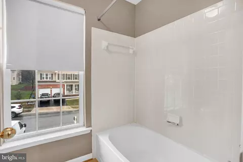 Bath - 2000 Thistlewood Rd, Baltimore, MD 21209 photo 3 of 7