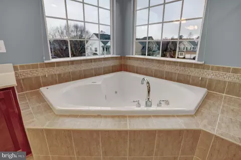 Bath - 2000 Thistlewood Rd, Baltimore, MD 21209 photo 6 of 7
