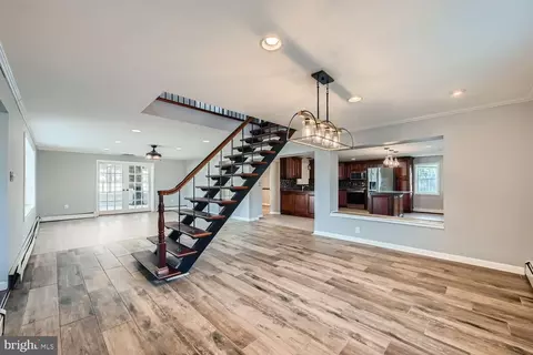 Living - 3107 Newton Rd, Sparrows Point, MD 21219 photo 6 of 6