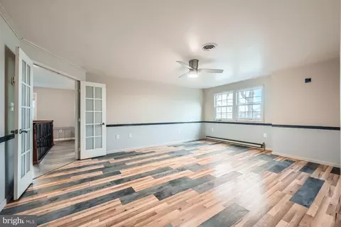 Living - 3107 Newton Rd, Sparrows Point, MD 21219 photo 3 of 6