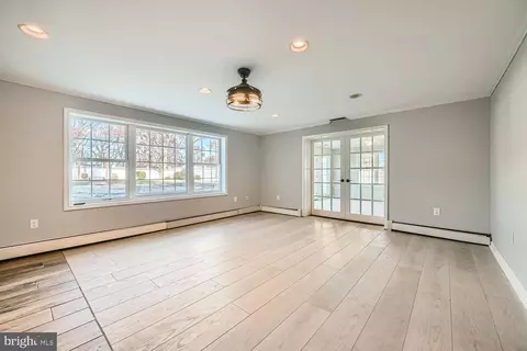 Living - 3107 Newton Rd, Sparrows Point, MD 21219 photo 5 of 6
