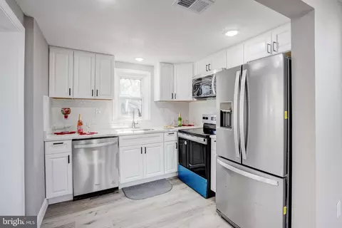 Kitchen - 337 4th Ave, Halethorpe, MD 21227 photo 1 of 3