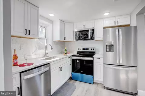 Kitchen - 337 4th Ave, Halethorpe, MD 21227 photo 2 of 3