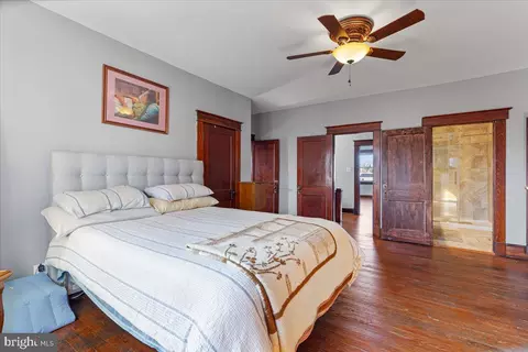 Bedroom - 6830 Windsor Mill Rd, Gwynn Oak, MD 21207 photo 4 of 4