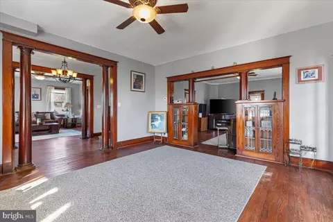 Entry Way - 6830 Windsor Mill Rd, Gwynn Oak, MD 21207 photo 3 of 6