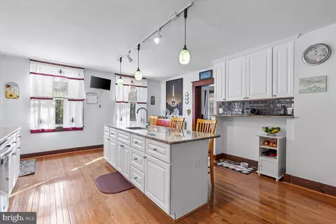 Kitchen - 6830 Windsor Mill Rd, Gwynn Oak, MD 21207 photo 3 of 5