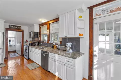 Kitchen - 6830 Windsor Mill Rd, Gwynn Oak, MD 21207 photo 4 of 5