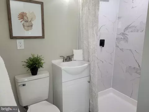 Bath - 5303 Emory Rd, Upperco, MD 21155 photo 3 of 4