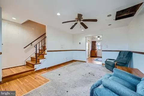 Living - 727 Kingston Rd, Middle River, MD 21220 photo 1 of 3