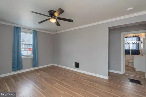 526 Bayside Dr, Dundalk, MD 21222 photo 2