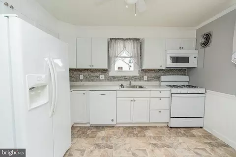 526 Bayside Dr, Dundalk, MD 21222 photo 10