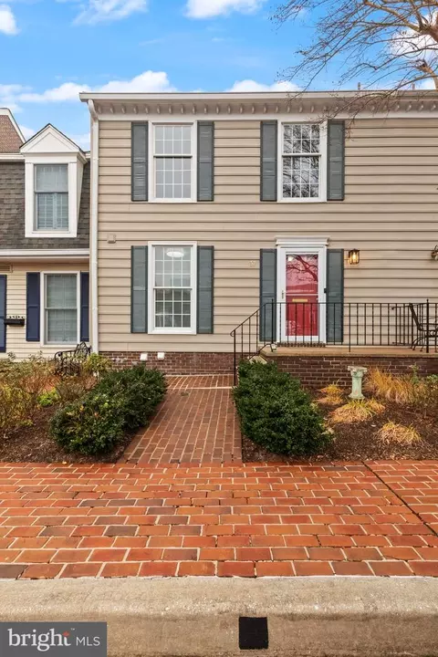 37 Parliament Ct, Baltimore, MD 21212