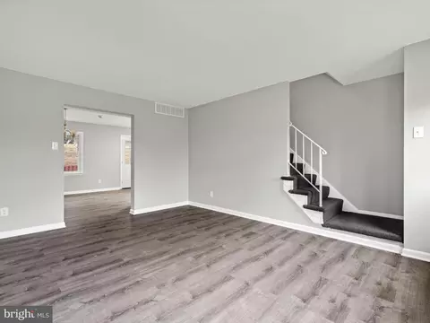 Living - 10 Colleton Ct, Nottingham, MD 21236 photo 2 of 4