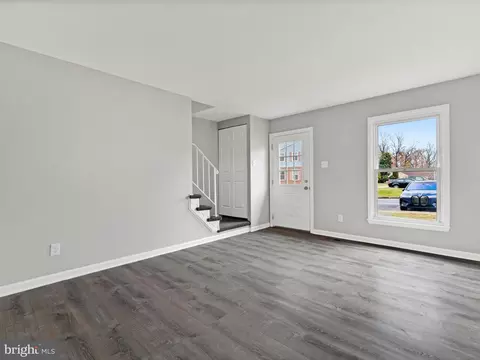 Living - 10 Colleton Ct, Nottingham, MD 21236 photo 3 of 4