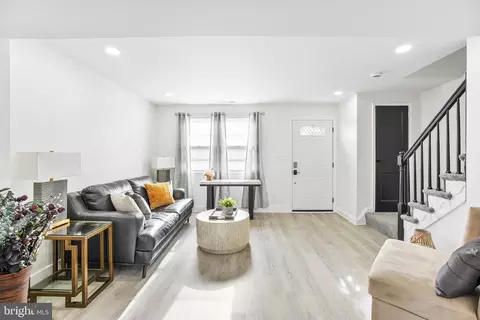 Entry Way - 5416 Whitlock Rd, Baltimore, MD 21229 photo 2 of 4
