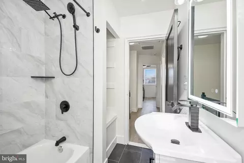 Bath - 5416 Whitlock Rd, Baltimore, MD 21229 photo 2 of 3