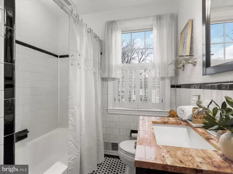 Bath - 317 Overbrook Rd, Baltimore, MD 21212 photo 2 of 4