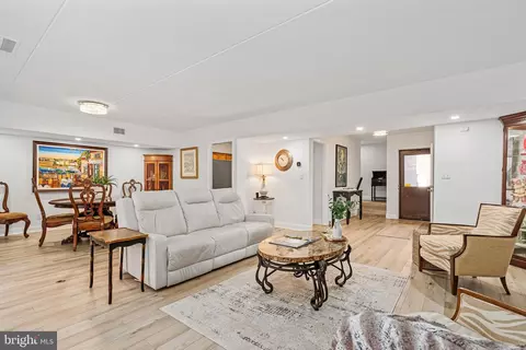 22 Farmhouse Ct #F, Pikesville, MD 21208