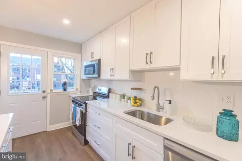 Kitchen - 144 Stevenson Ln, Baltimore, MD 21212 photo 4 of 4