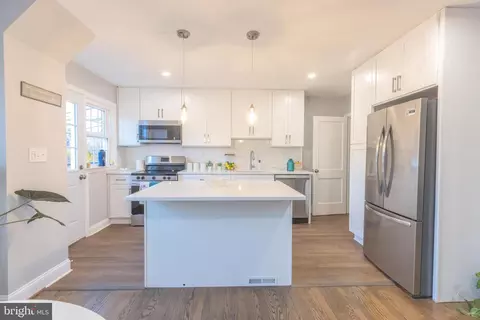 Entry Way - 144 Stevenson Ln, Baltimore, MD 21212 photo 2 of 4