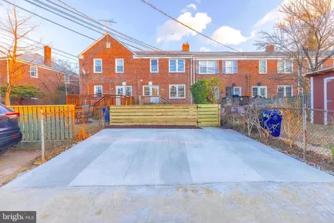 Exterior - 144 Stevenson Ln, Baltimore, MD 21212 photo 3 of 5