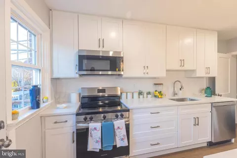 Kitchen - 144 Stevenson Ln, Baltimore, MD 21212 photo 3 of 4